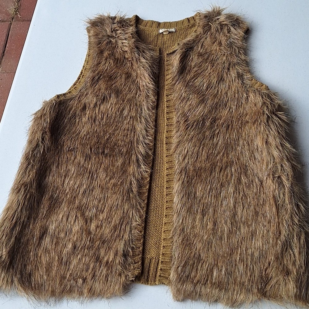 Eyeshadow Faux Fur Vest - Brown